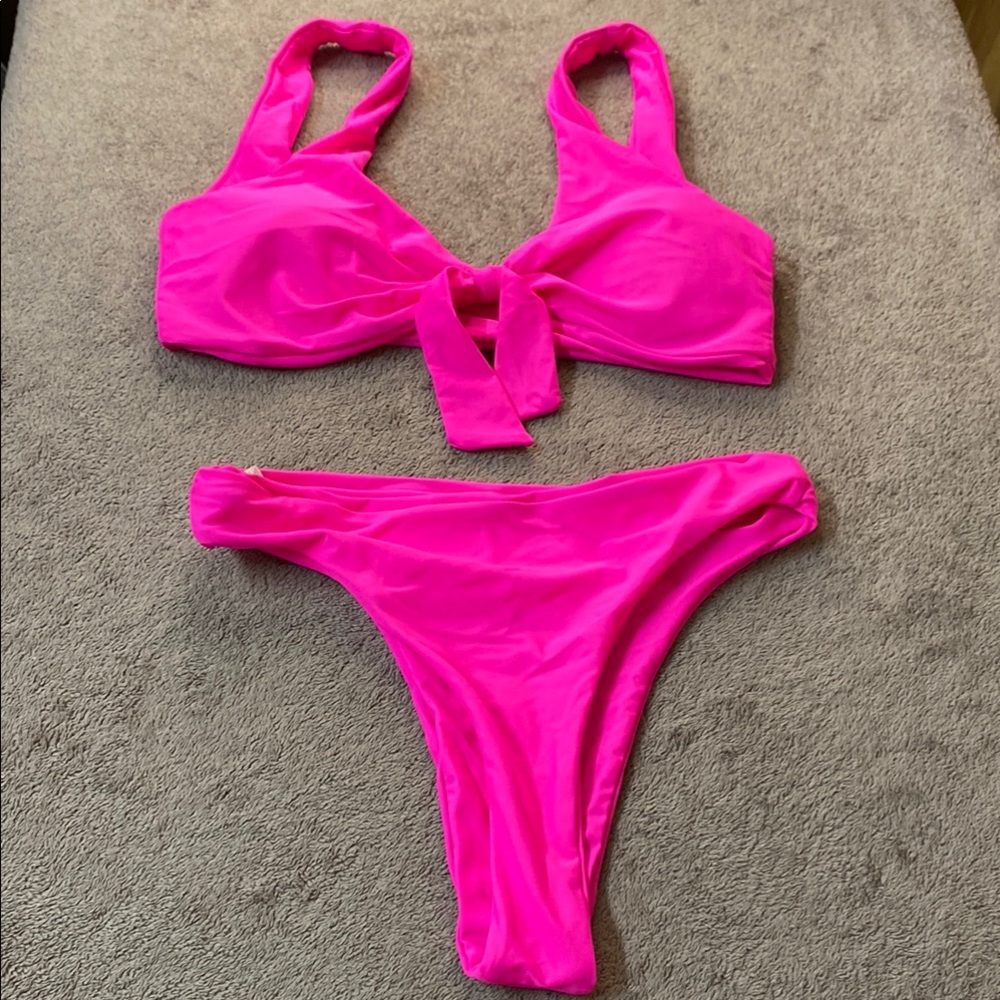 Bikini size M thong style bottoms NWOT